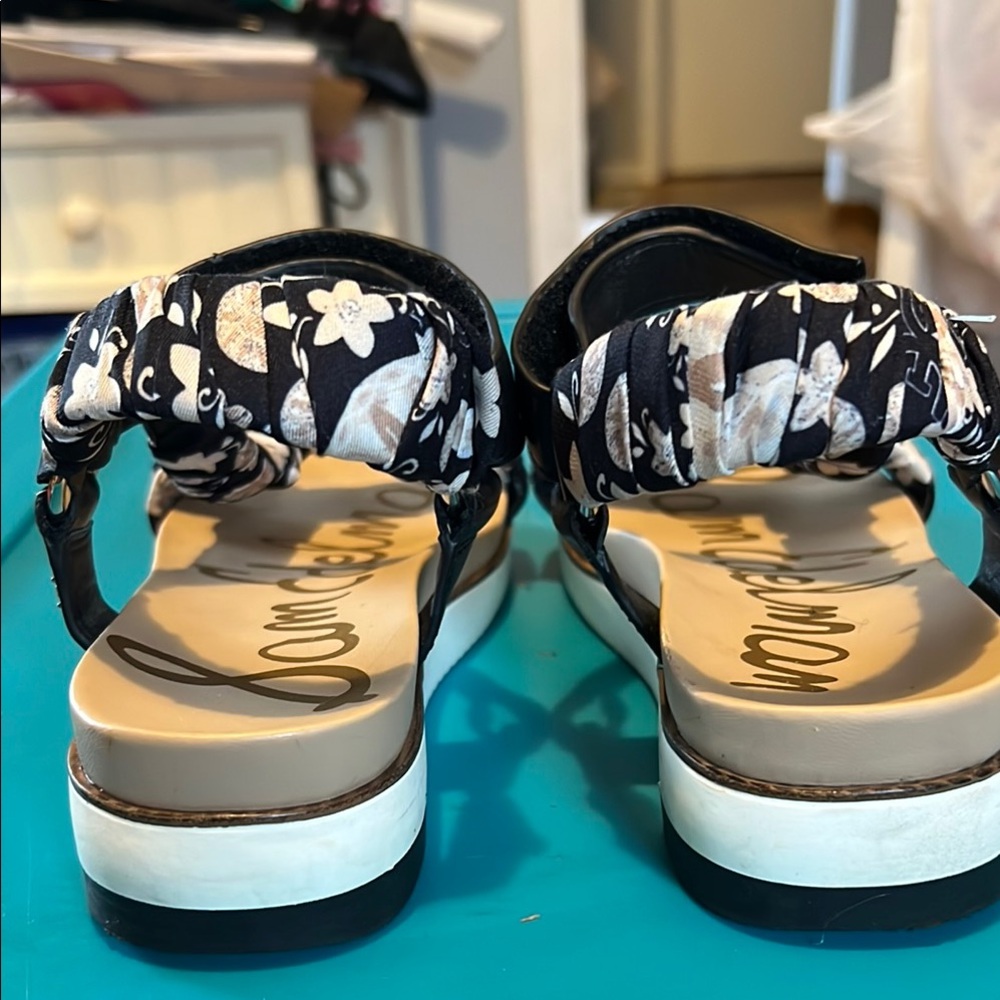 Sam Edelman Black and White Sandals with Elastic Straps - Picture 4 of 4